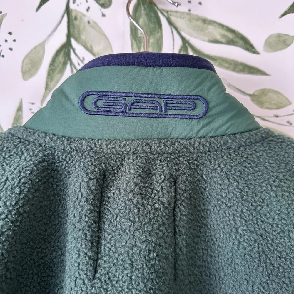 Gap Men’s Sherpa Half Zip Pullover Arctic Fleece. Size small. Green. NWT